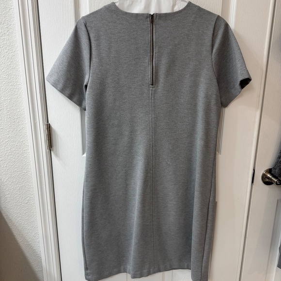 Banana Republic Grey Short-Sleeve Shift Dress – Size L - Picture 2 of 5